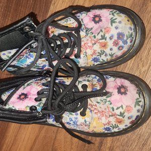 Adorable flower Doc Marten shortie boots size 12